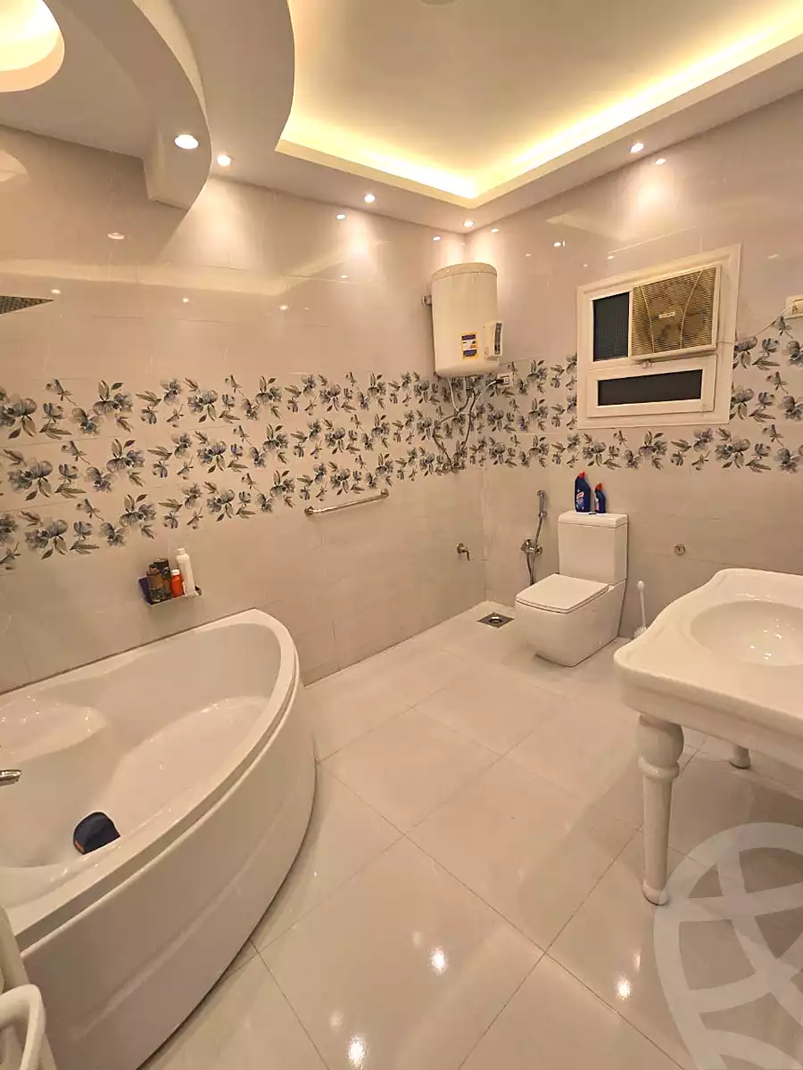https://aqarmap.com.eg/ar/listing/7060709-for-sale-cairo-el-shorouk-lhy-lwl-shrq-neighborhood-1