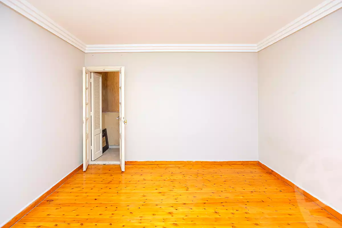 https://aqarmap.com.eg/ar/listing/7065440-for-rent-alexandria-kafr-abdo-mohamed-safwat-st