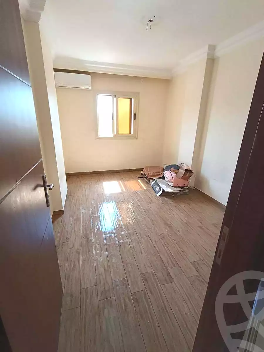https://aqarmap.com.eg/ar/listing/7065527-for-sale-cairo-helwan-ahmed-enci-st