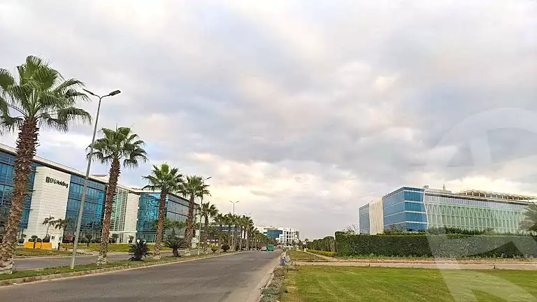 https://aqarmap.com.eg/en/listing/7065547-for-sale-cairo-el-sheikh-zayed-city-alex-cairo-desert-road-smart-village-v5-business-hub-svreico