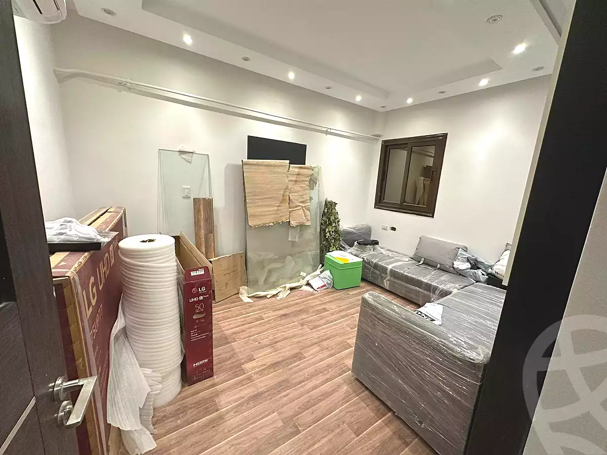 https://aqarmap.com.eg/ar/listing/7068815-for-sale-cairo-new-cairo-compounds-hyde-park-centre-ville-hyde-park