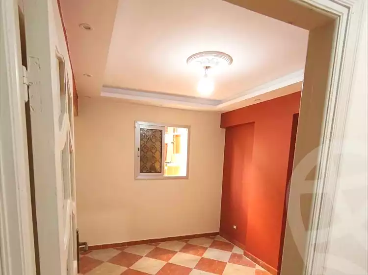 https://aqarmap.com.eg/ar/listing/7073028-for-sale-alexandria-new-miami-street-10