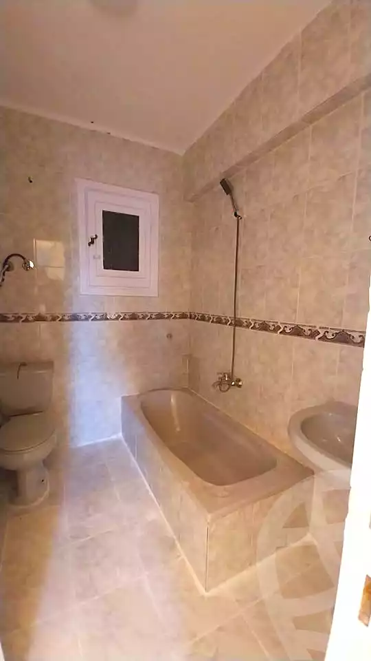 https://aqarmap.com.eg/ar/listing/7083406-for-sale-alexandria-al-agamy-shataa-el-nakheel