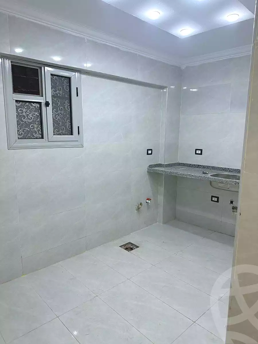 https://aqarmap.com.eg/en/listing/7085669-for-sale-alexandria-al-agamy-el-hanouvel-radwan-st