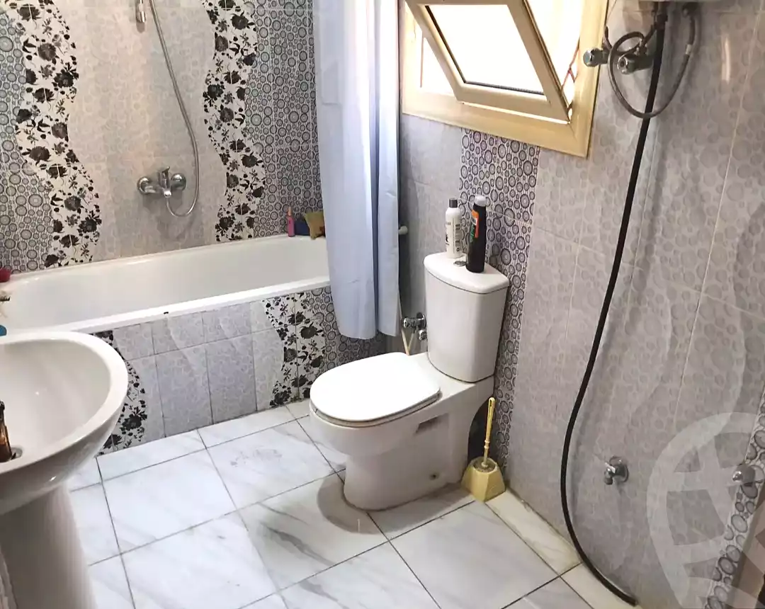 https://aqarmap.com.eg/ar/listing/7086773-for-sale-cairo-helwan-helwan-el-sharkeya-ryad-pasha-st