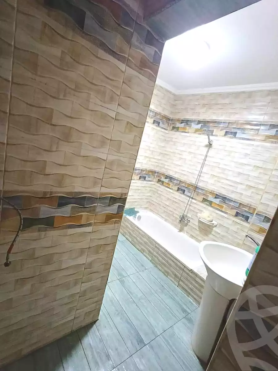 https://aqarmap.com.eg/ar/listing/7089080-for-sale-cairo-helwan-ahmed-enci-st