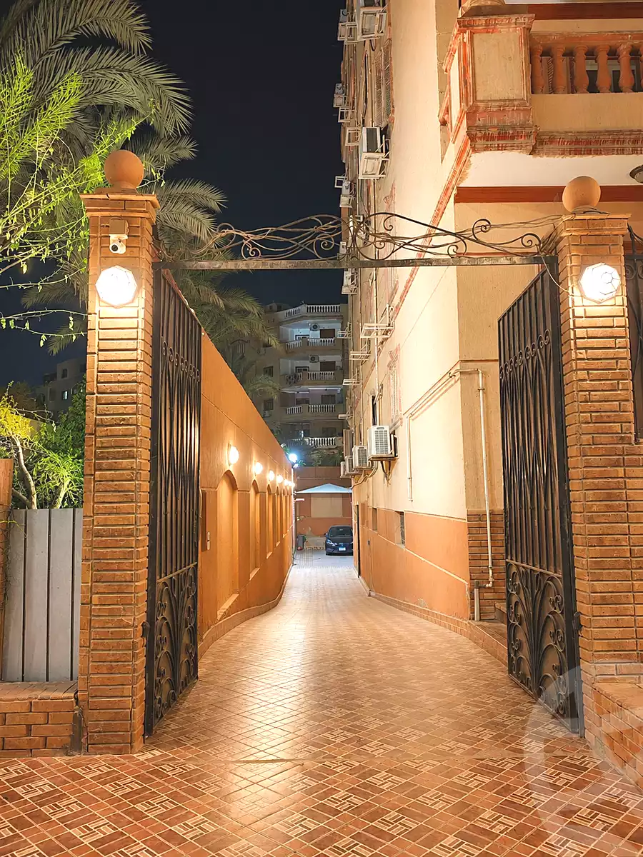 https://aqarmap.com.eg/ar/listing/7096200-for-sale-cairo-6th-of-october-el-ahyaa-neighborhood-10th