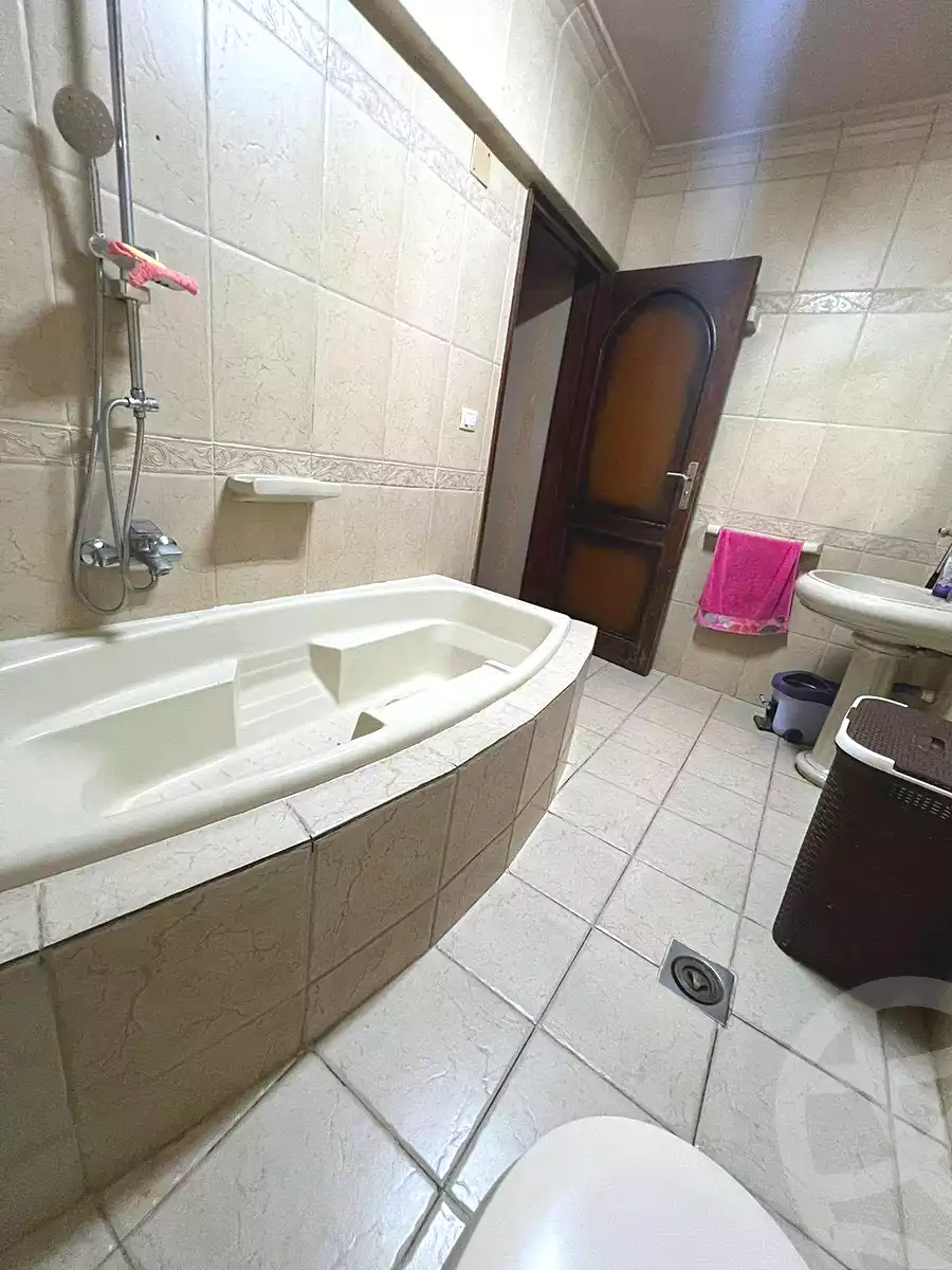 https://aqarmap.com.eg/ar/listing/7104295-for-sale-cairo-helwan-helwan-el-sharkeya-heidar-st