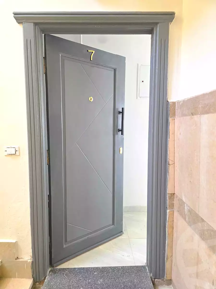 https://aqarmap.com.eg/ar/listing/7108835-for-rent-cairo-new-cairo-ganob-el-akadamiya-south-academy-b-taha-hussein-st