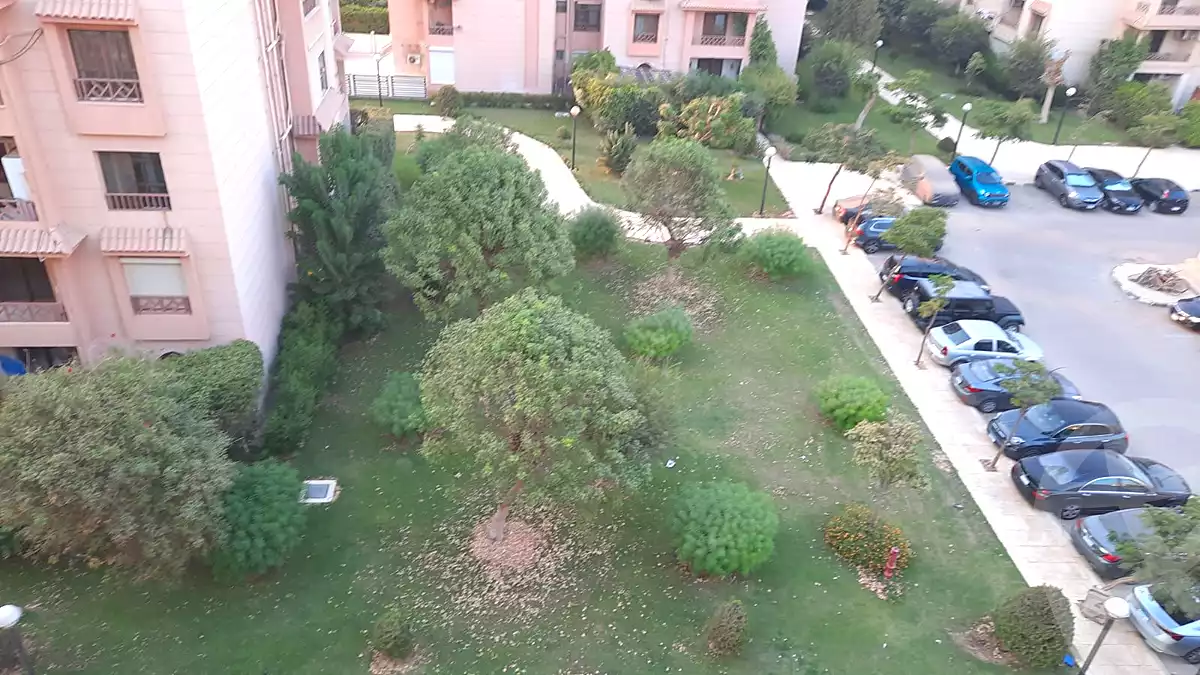 https://aqarmap.com.eg/ar/listing/7112605-for-sale-cairo-new-cairo-lrhb-city-phase-5-talaat-mostafa-st