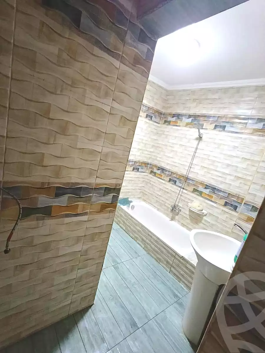 https://aqarmap.com.eg/ar/listing/7107472-for-sale-cairo-helwan-ahmed-enci-st