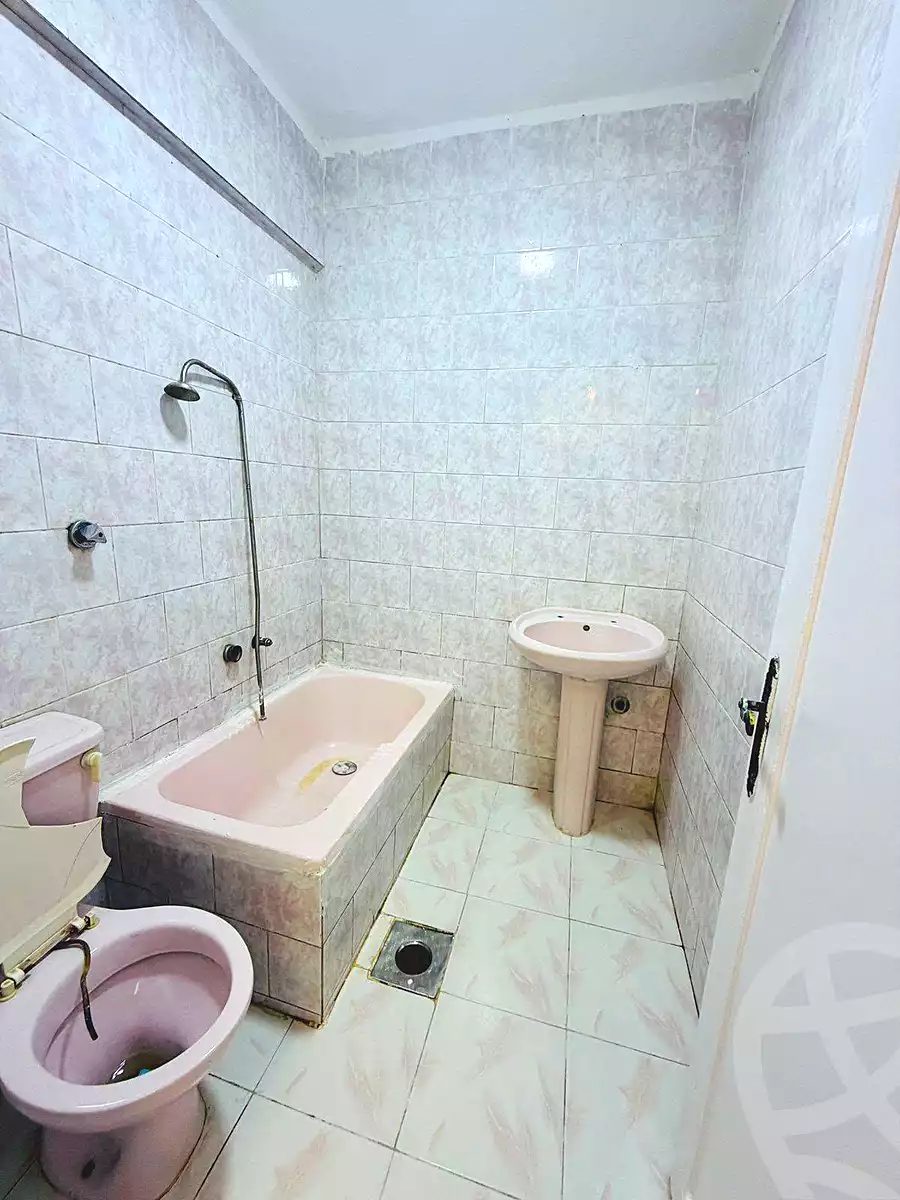 https://aqarmap.com.eg/ar/listing/7114230-for-sale-alexandria-al-agamy-shataa-el-nakheel