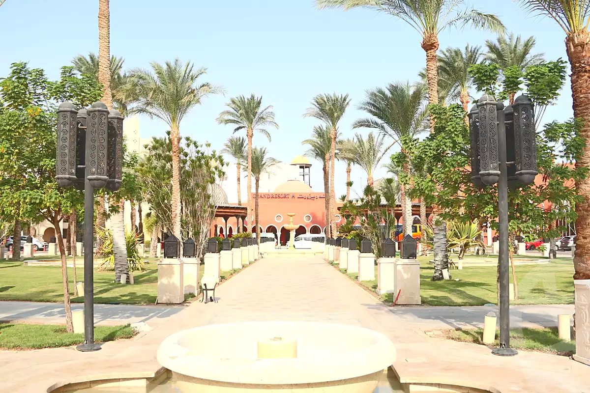 https://aqarmap.com.eg/ar/listing/7117472-for-sale-red-sea-hurghada-resorts-grand-rock-resort-al-hares