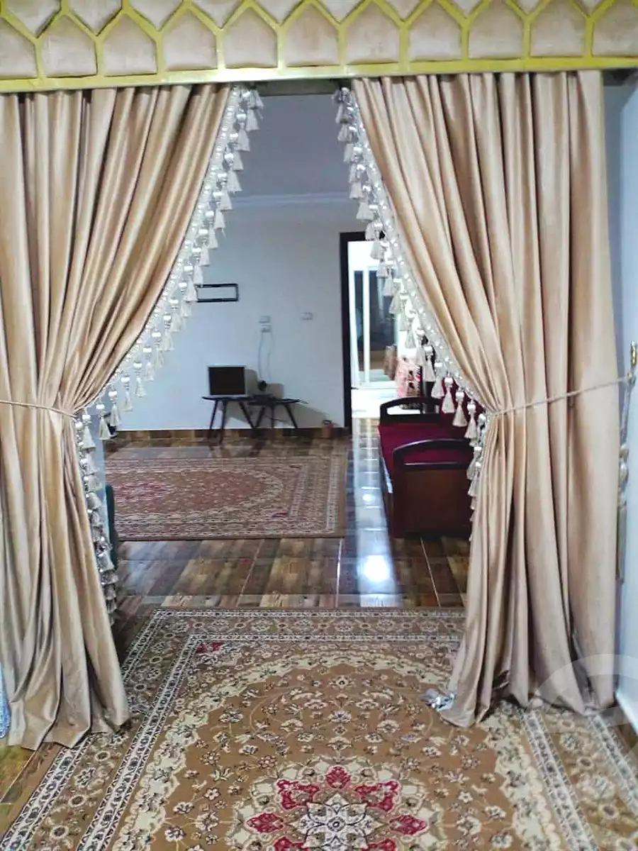 https://aqarmap.com.eg/ar/listing/7118802-for-sale-cairo-helwan-ahmed-enci-st