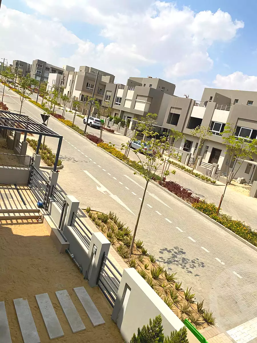 https://aqarmap.com.eg/ar/listing/7122281-for-sale-cairo-el-sheikh-zayed-city-compounds-hadayek-el-mohandiseen