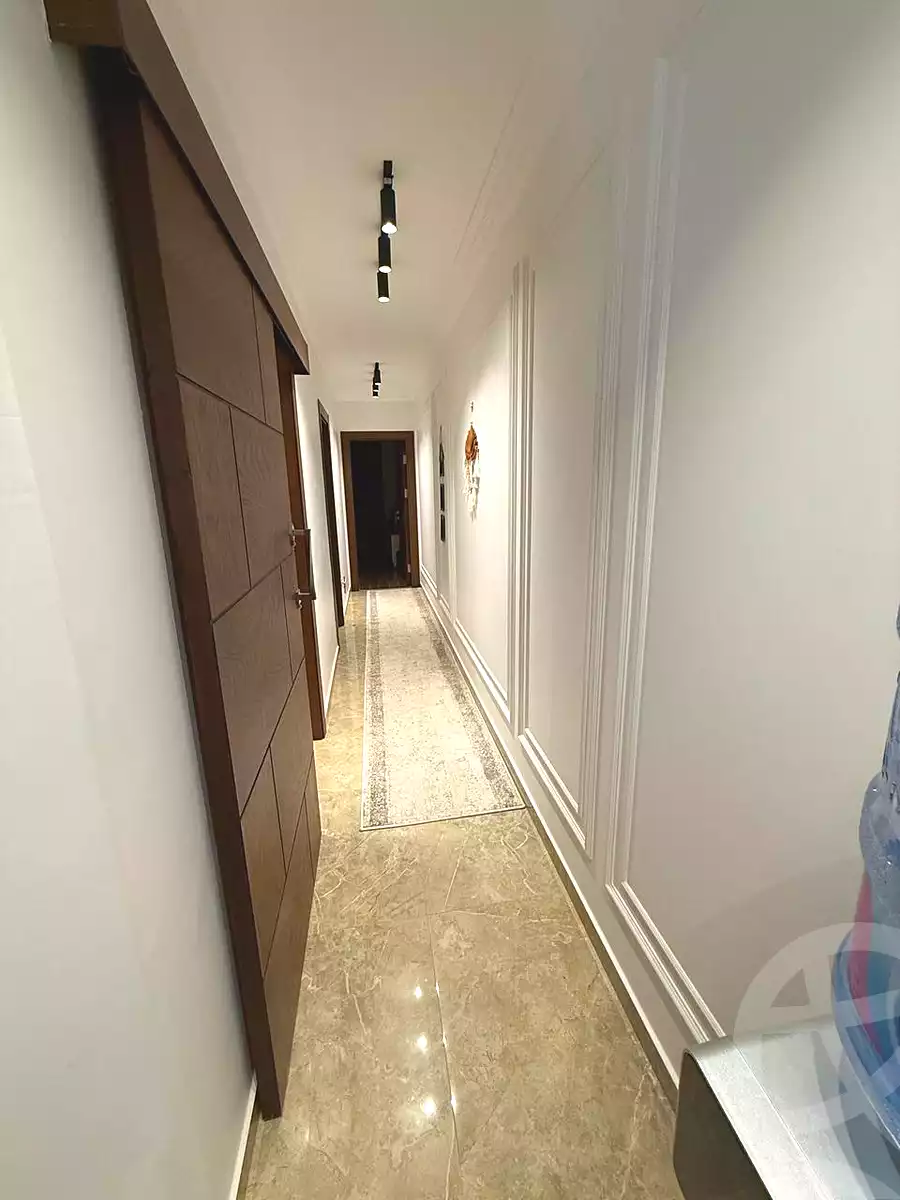 https://aqarmap.com.eg/ar/listing/7122985-for-sale-cairo-new-cairo-compounds-mountain-view-hyde-park