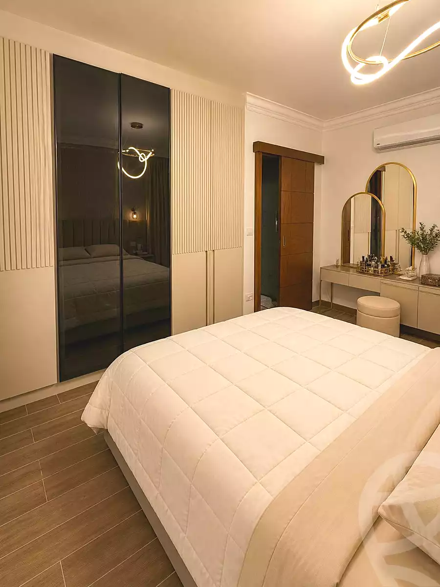 https://aqarmap.com.eg/ar/listing/7122985-for-sale-cairo-new-cairo-compounds-mountain-view-hyde-park