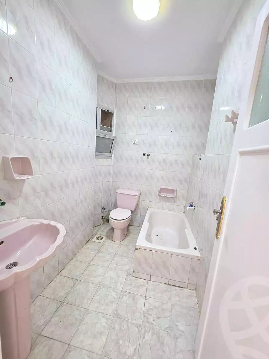 https://aqarmap.com.eg/ar/listing/7123715-for-sale-alexandria-al-agamy-shataa-el-nakheel