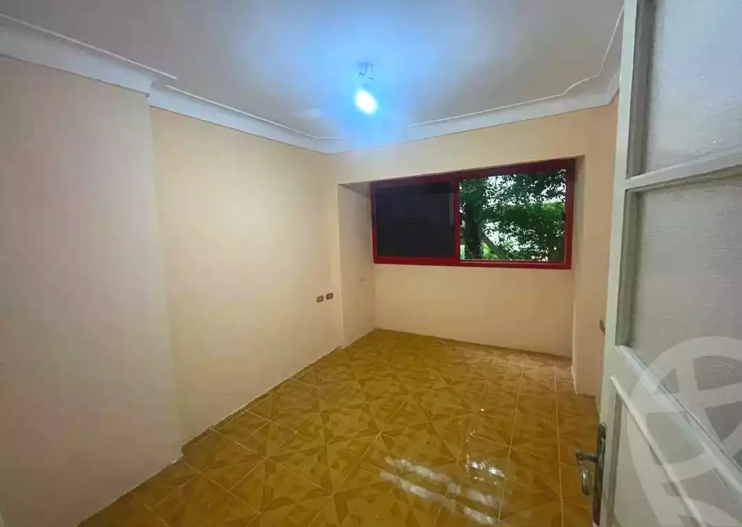 https://aqarmap.com.eg/en/listing/7125406-for-rent-alexandria-ganaklis-shr-mrtdy-bsh