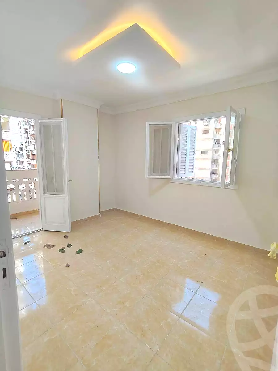 https://aqarmap.com.eg/ar/listing/7125480-for-sale-alexandria-miami-farook-abd-al-wahab-st