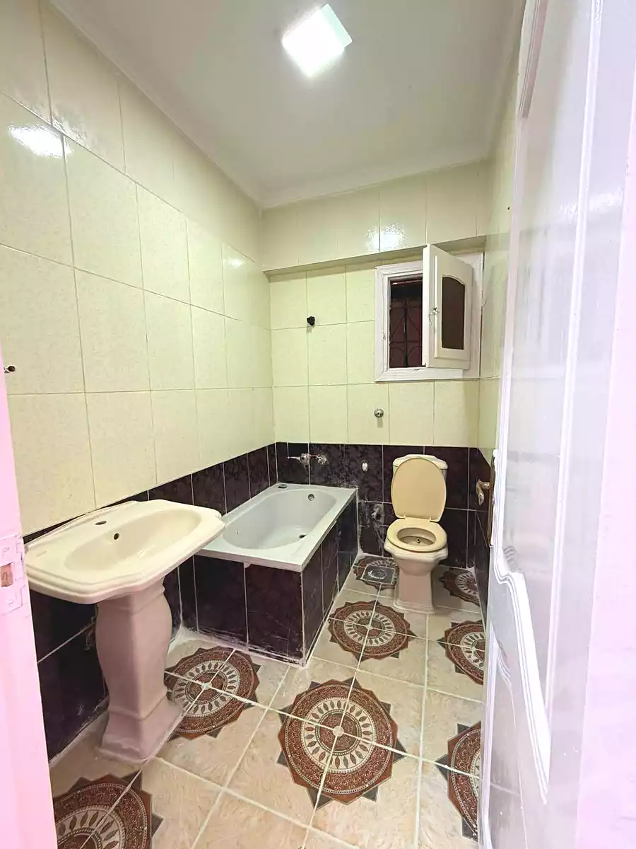 https://aqarmap.com.eg/ar/listing/7125914-for-sale-alexandria-al-agamy-shataa-el-nakheel