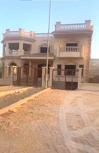 https://aqarmap.com.eg/en/listing/7126803-for-sale-cairo-el-sheikh-zayed-city-el-hay-eltaseaa-lhy-lts