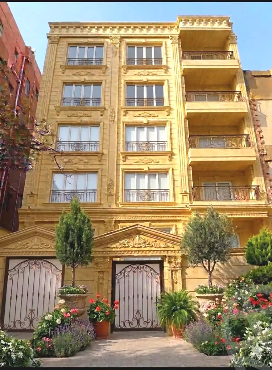 https://aqarmap.com.eg/en/listing/7129176-for-sale-cairo-6th-of-october-el-ahyaa-neighborhood-2nd-divided-from-al-kafrawei-st