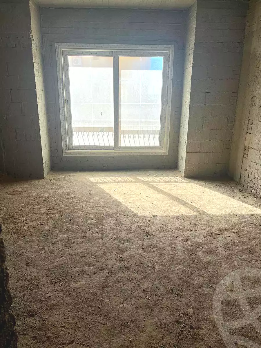 https://aqarmap.com.eg/ar/listing/7131240-for-sale-cairo-new-cairo-compounds-mountain-view-hyde-park