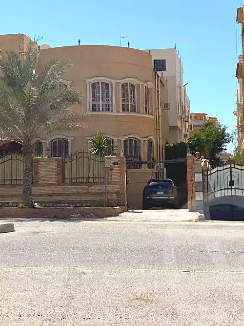 https://aqarmap.com.eg/ar/listing/7133202-for-sale-cairo-new-cairo-el-ahyaa-first-neighborhood-omar-ibn-abd-el-aziz-st