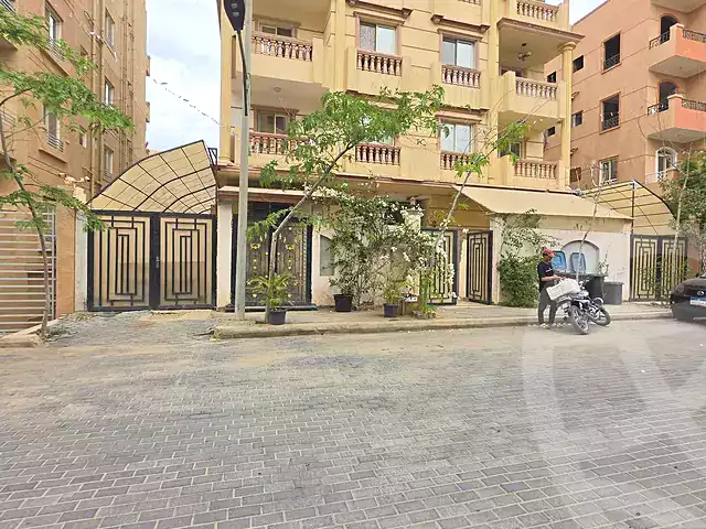 https://aqarmap.com.eg/en/listing/7136412-for-sale-cairo-6th-of-october-compounds-high-town