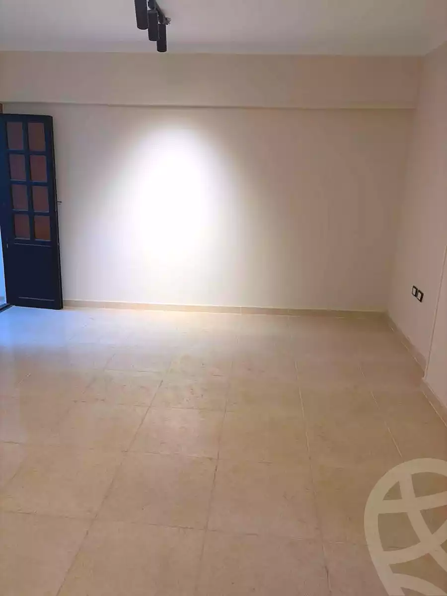 https://aqarmap.com.eg/ar/listing/7141190-for-sale-cairo-helwan-helwan-el-sharkeya-mostafa-safwat-st