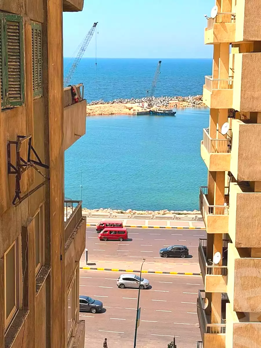 https://aqarmap.com.eg/ar/listing/7141740-for-sale-alexandria-lauran