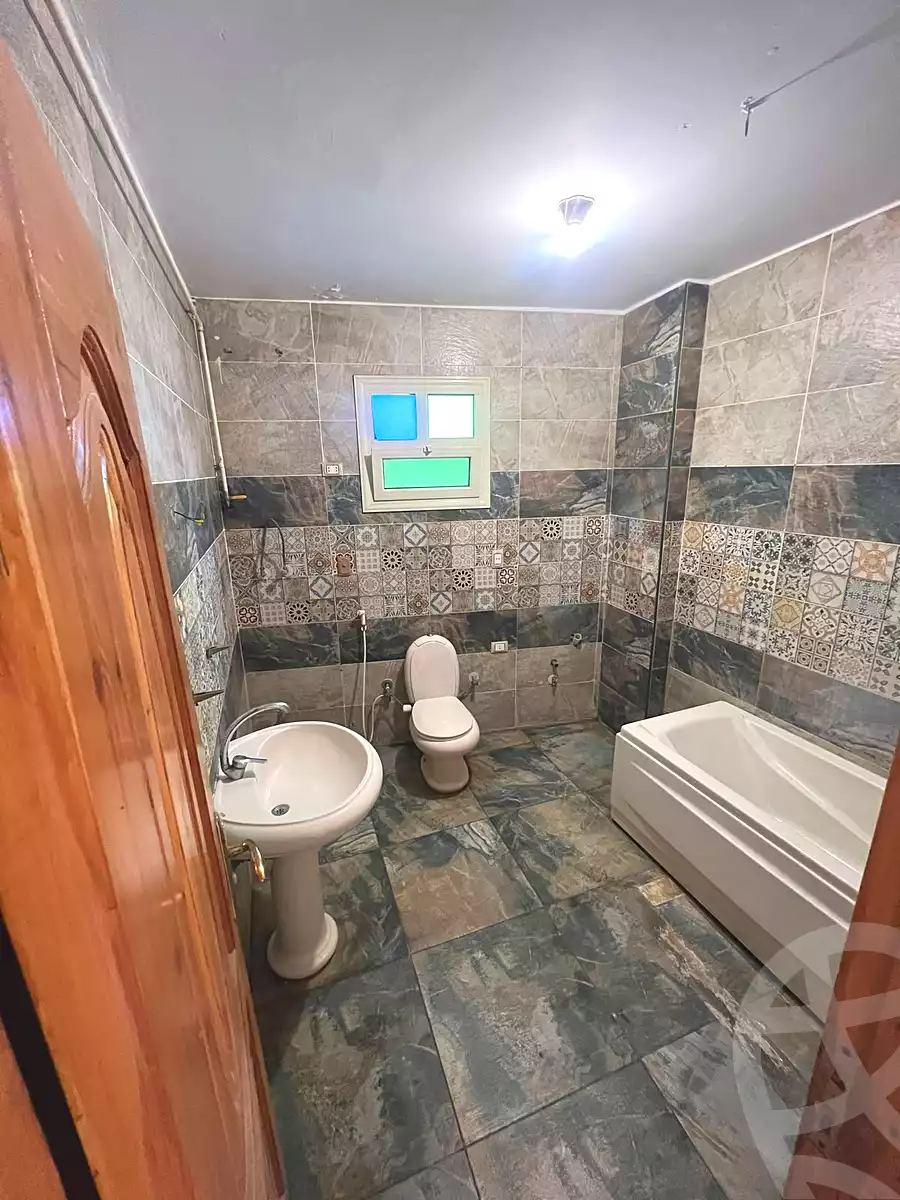 https://aqarmap.com.eg/ar/listing/7145547-for-sale-cairo-el-sheikh-zayed-city-el-hay-elasher-street-100