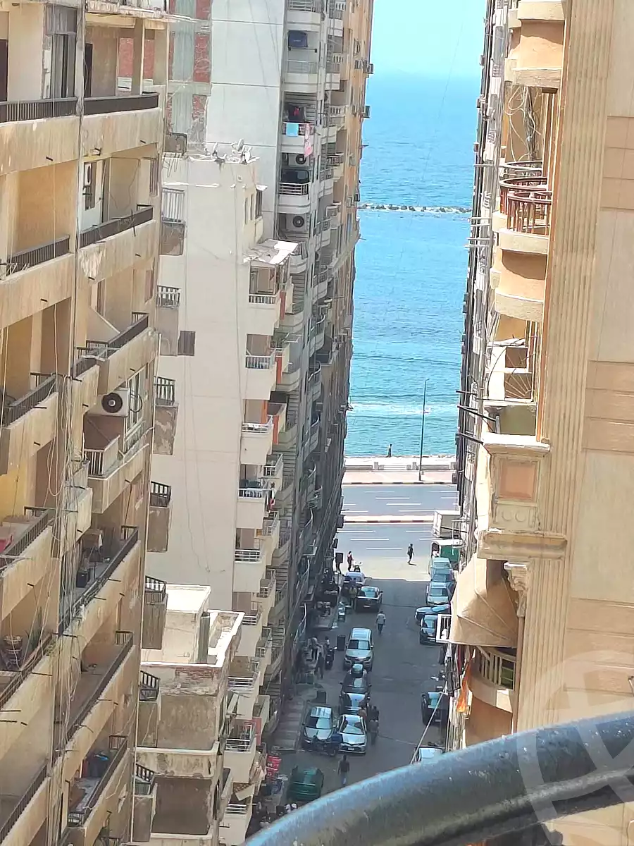 https://aqarmap.com.eg/ar/listing/7146843-for-sale-alexandria-sydy-bshr-sydy-bshr-bhry-mohamed-el-srafi-st.