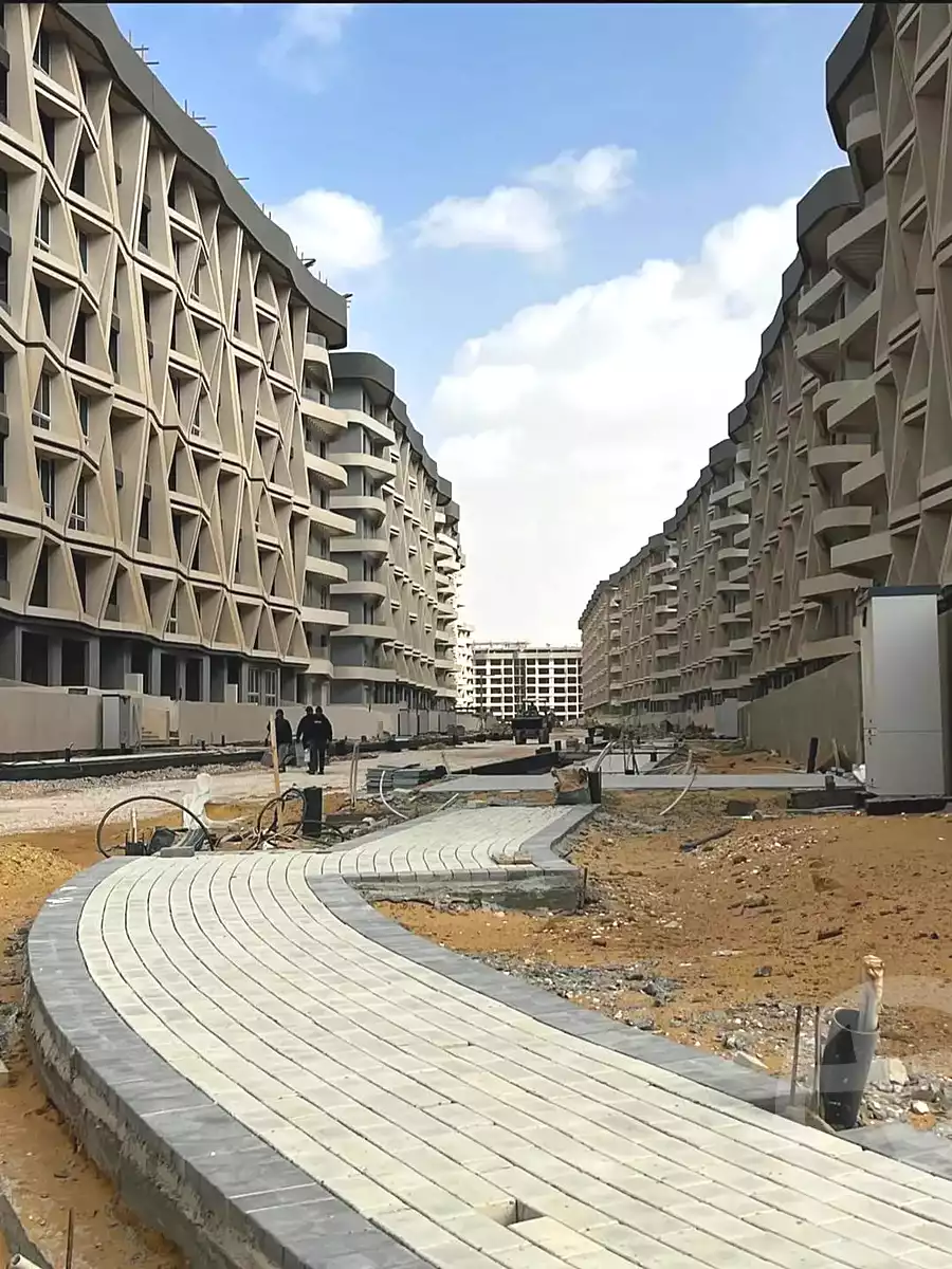 https://aqarmap.com.eg/ar/listing/7151893-for-sale-cairo-new-administrative-capital-r7-midtown-condo