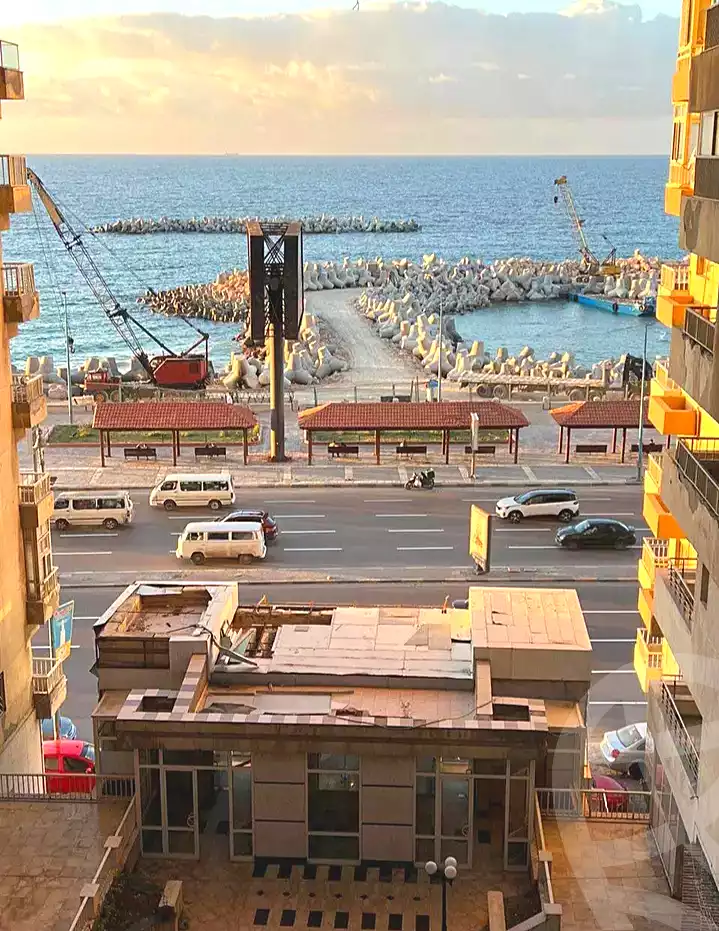 https://aqarmap.com.eg/ar/listing/7154975-for-sale-alexandria-lauran