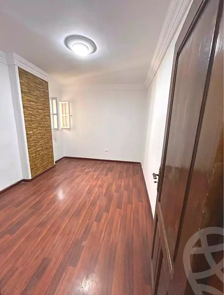 https://aqarmap.com.eg/ar/listing/7157509-for-sale-alexandria-sydy-bshr-sydy-bshr-bhry-shr-mhmwd-l-yswy