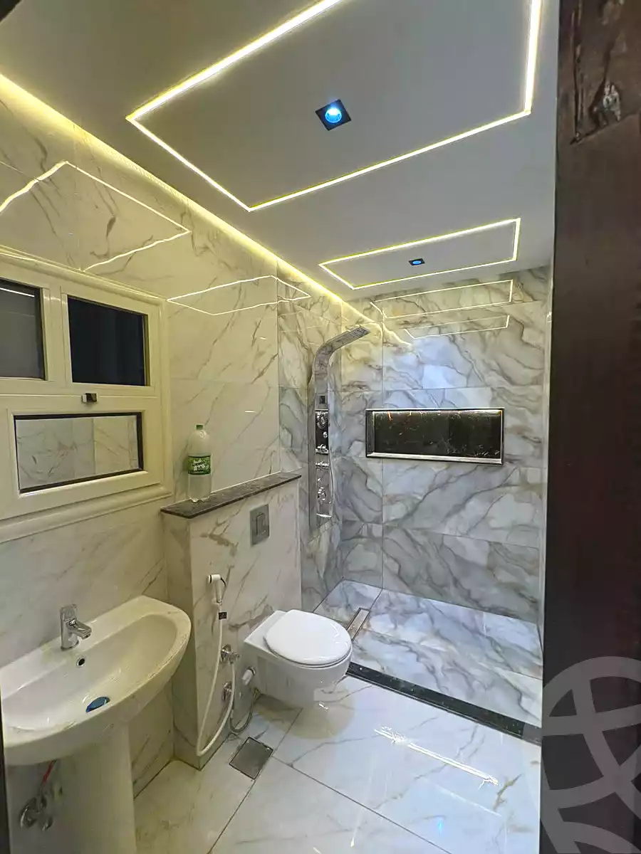 https://aqarmap.com.eg/ar/listing/7159139-for-sale-cairo-new-cairo-ganob-el-akadamiya-south-academy-h-el-shaheed-sayed-zakarya-khalil-st
