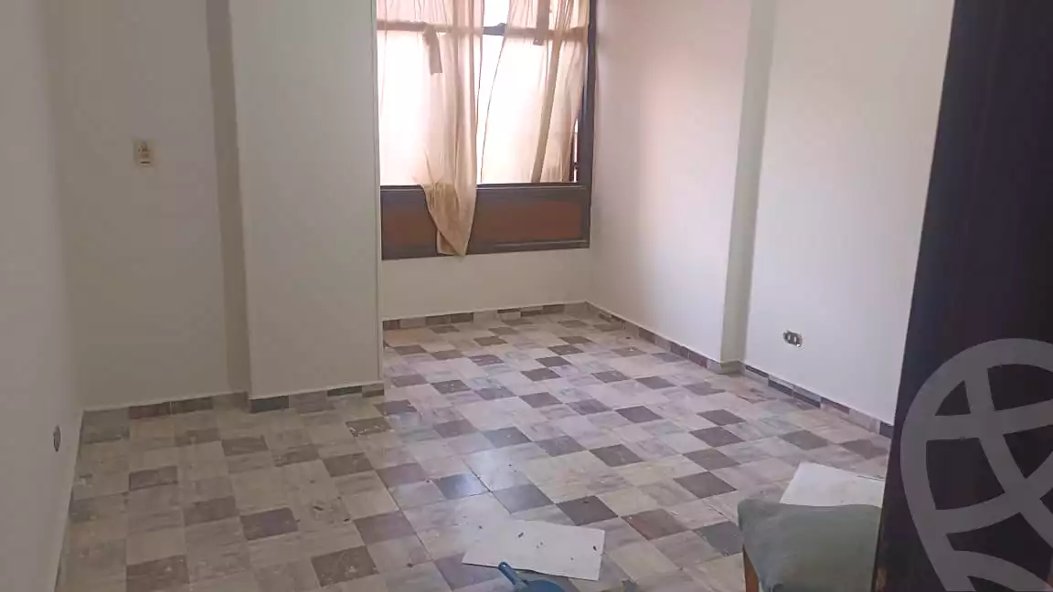 https://aqarmap.com.eg/ar/listing/7159928-for-sale-cairo-6th-of-october-el-ahyaa-neighborhood-2nd-divided-from-al-kafrawei-st