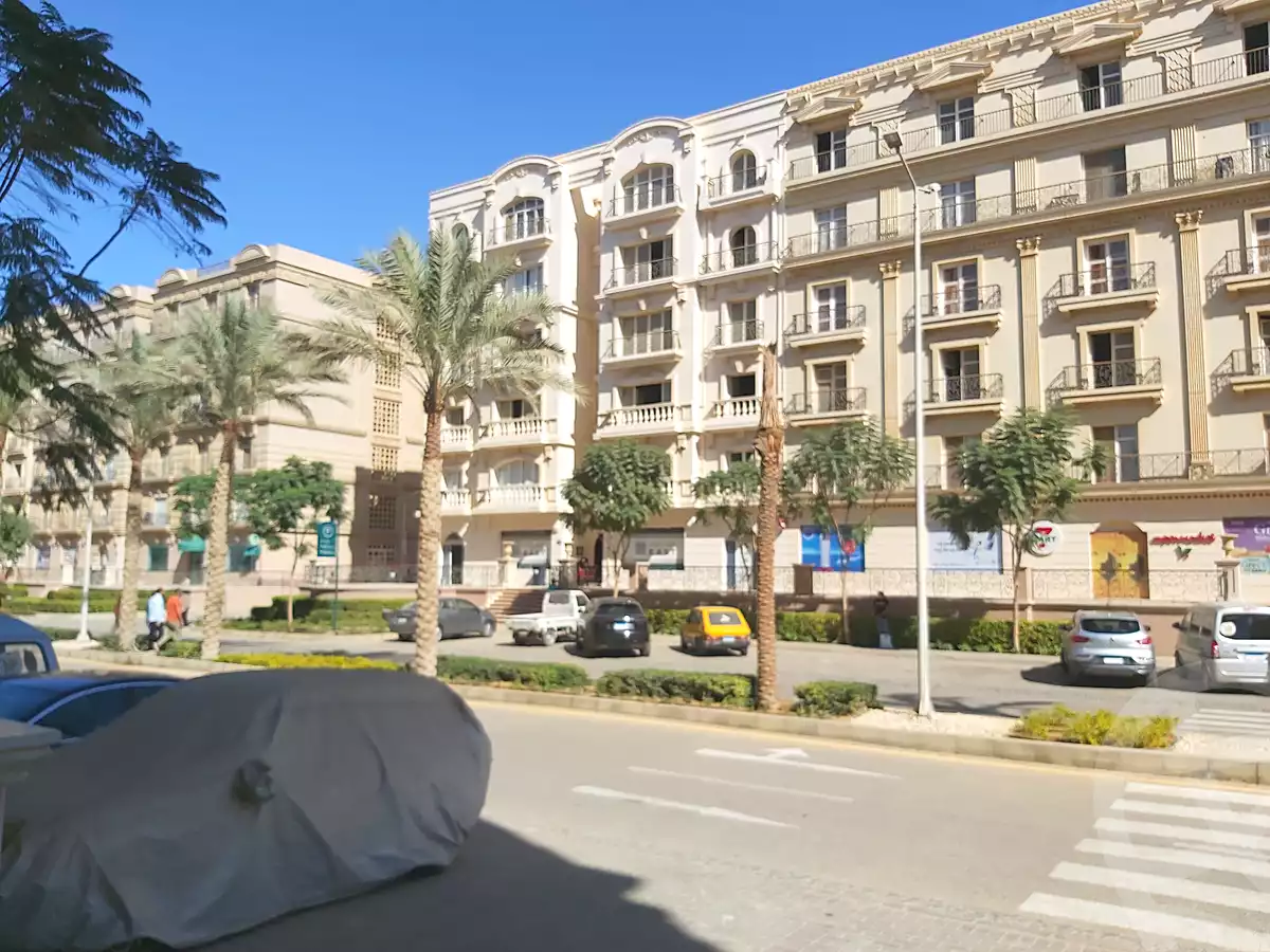 https://aqarmap.com.eg/ar/listing/7163609-for-rent-cairo-new-cairo-compounds-hyde-park-centre-ville-hyde-park
