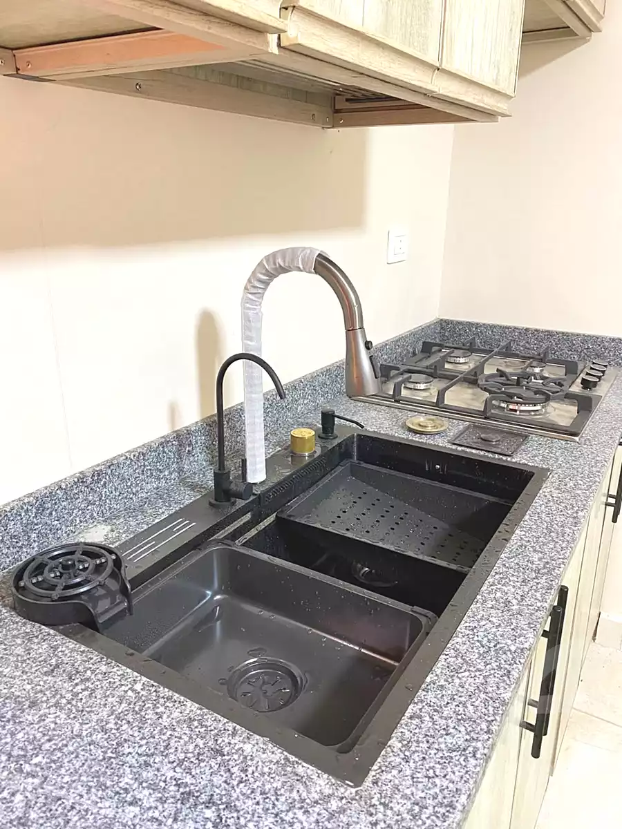 https://aqarmap.com.eg/ar/listing/7163742-for-rent-cairo-6th-of-october-el-ahyaa-neighborhood-2nd-divided-from-al-kafrawei-st