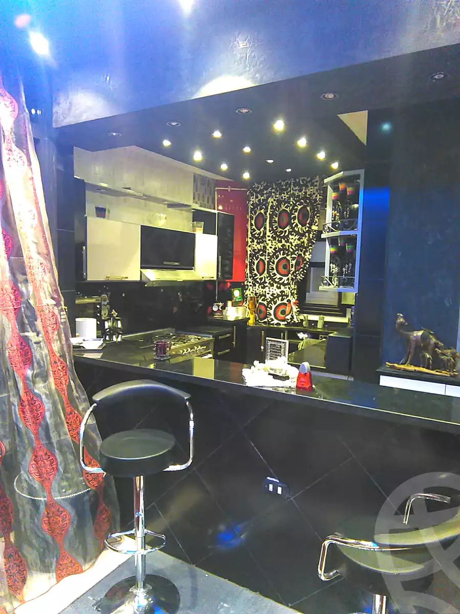 https://aqarmap.com.eg/ar/listing/7169731-for-sale-cairo-el-sheikh-zayed-city-el-hay-el-thaleth-ashaer-area-1-el-salam-st