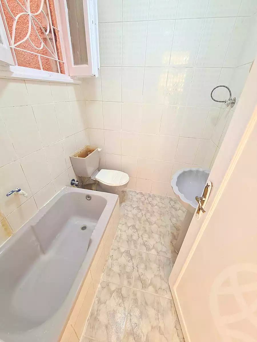 https://aqarmap.com.eg/ar/listing/7174608-for-sale-alexandria-al-agamy-shataa-el-nakheel