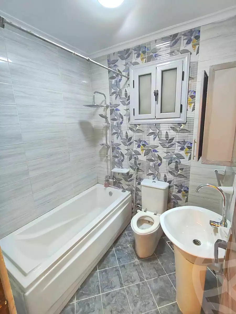 https://aqarmap.com.eg/en/listing/7175500-for-sale-alexandria-sydy-bshr-sydy-bshr-bhry-street-17
