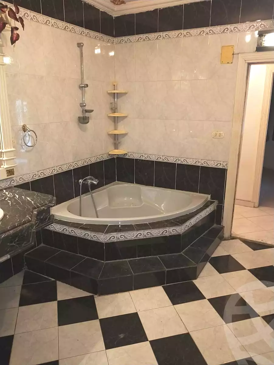 https://aqarmap.com.eg/ar/listing/7177751-for-sale-cairo-new-cairo-el-ahyaa-first-neighborhood-street-1