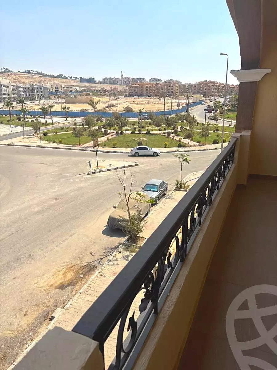 https://aqarmap.com.eg/ar/listing/7177930-for-sale-cairo-el-sheikh-zayed-city-compounds-el-khamayel