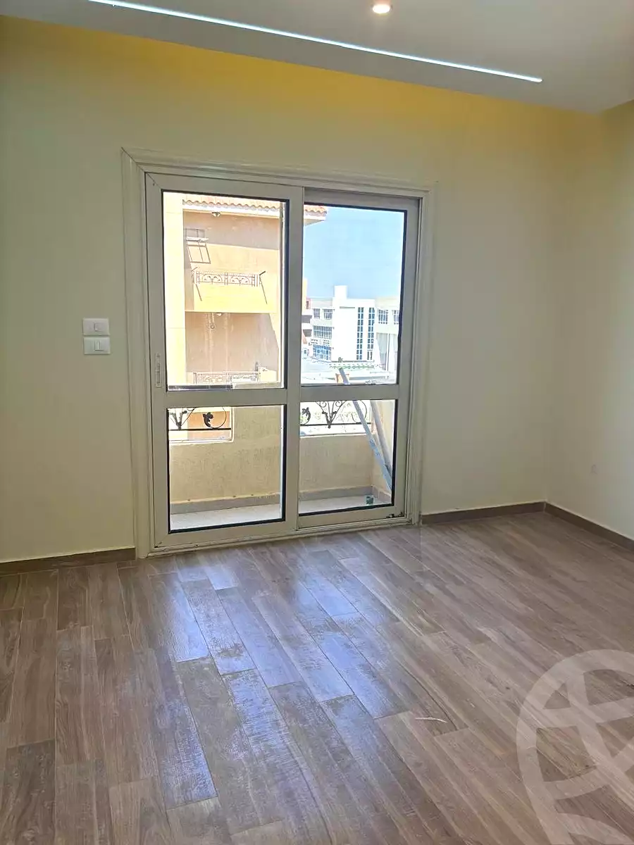 https://aqarmap.com.eg/ar/listing/7177930-for-sale-cairo-el-sheikh-zayed-city-compounds-el-khamayel