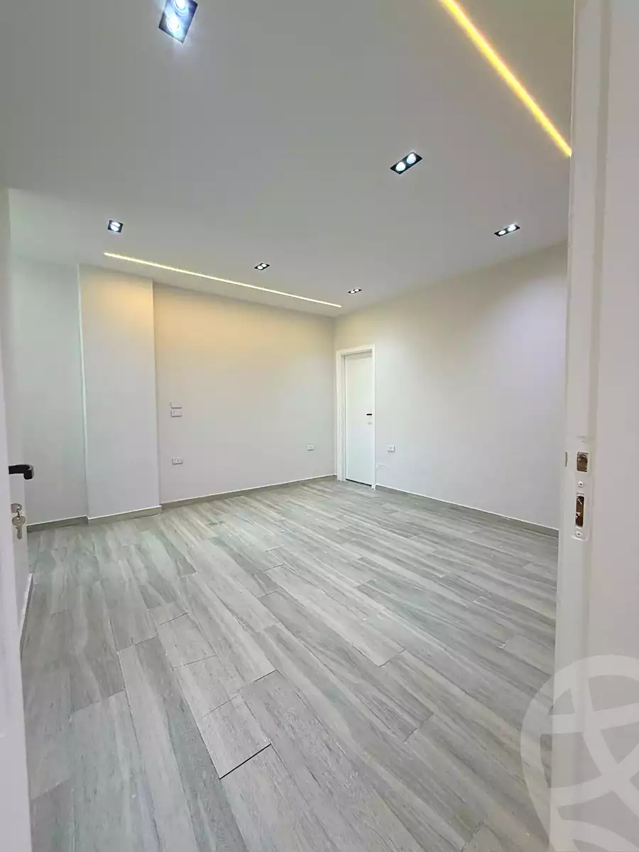 https://aqarmap.com.eg/ar/listing/7179523-for-sale-cairo-6th-of-october-el-ahyaa-neighborhood-3rd-al-hay-al-thalith-st