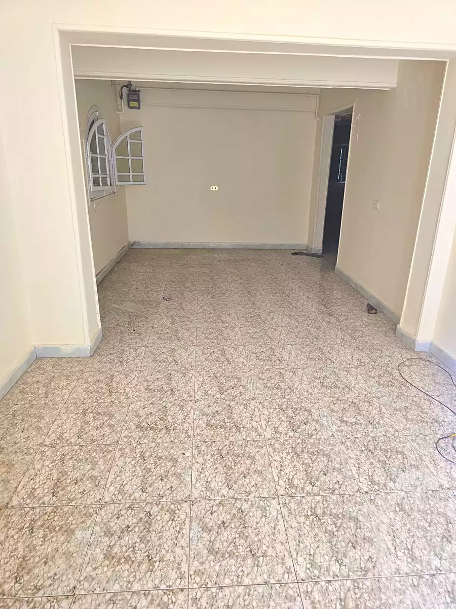 https://aqarmap.com.eg/ar/listing/7179764-for-rent-cairo-6th-of-october-el-ahyaa-neighborhood-2nd-divided-from-al-kafrawei-st