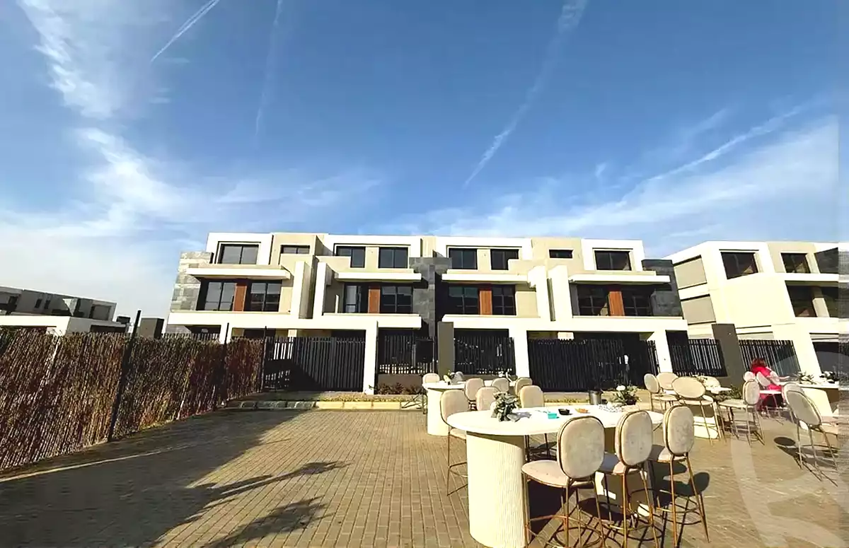https://aqarmap.com.eg/en/listing/7179833-for-sale-cairo-new-cairo-compounds-el-patio-town-compound-la-vista